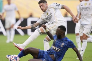 Federico Valverde (en blanc) et le Real Madrid n'ont pas réussi à battre le club saoudien. KEYSTONE/AP/Rebecca Blackwell